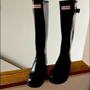 Authentic Hunter rubber boots. Fits like a size 9